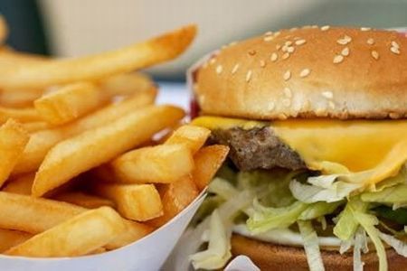 Fast-food-urile sunt sanatoase?